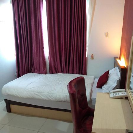 D&D Guest House & Cafe Syariah Medan Extérieur photo