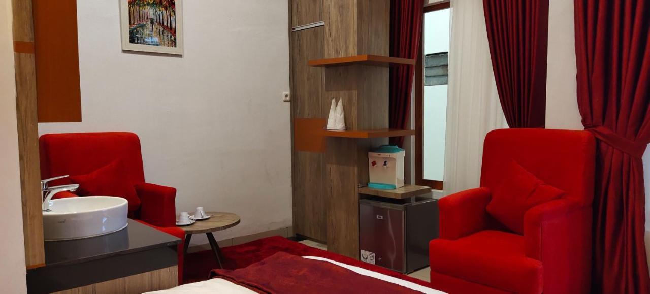 D&D Guest House & Cafe Syariah Medan Extérieur photo