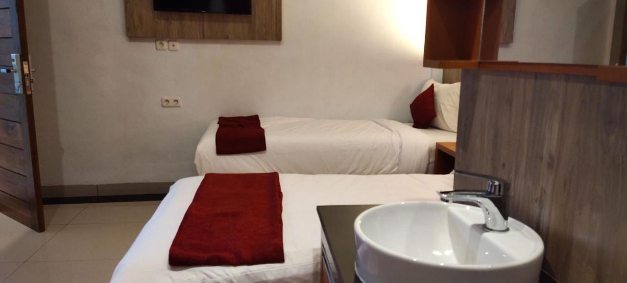 D&D Guest House & Cafe Syariah Medan Extérieur photo