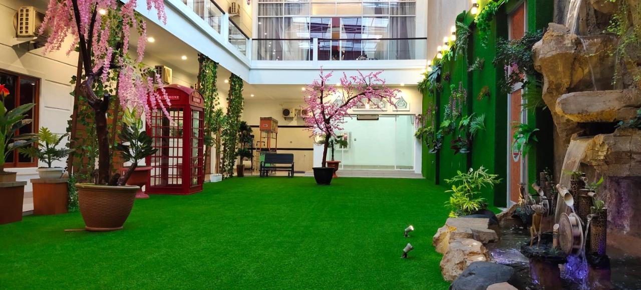 D&D Guest House & Cafe Syariah Medan Extérieur photo