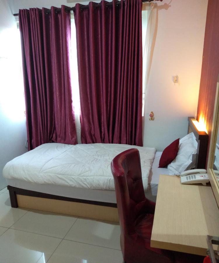 D&D Guest House & Cafe Syariah Medan Extérieur photo